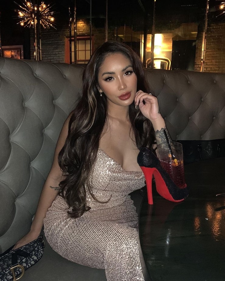 740 full marie madore 33