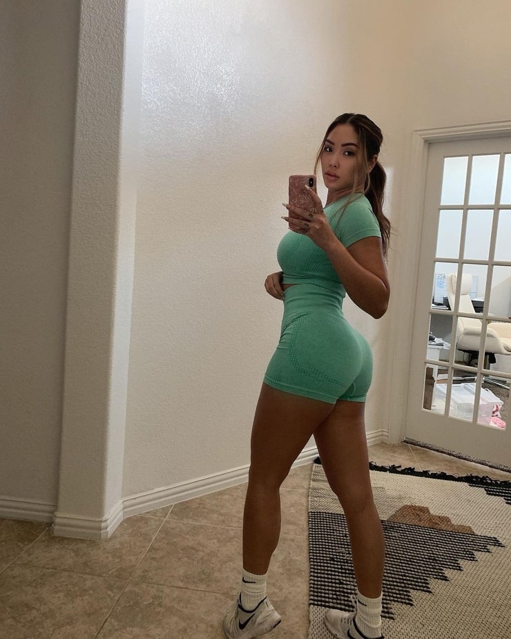 740 full marie madore 22