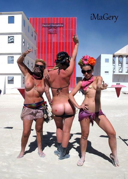 Burning Man - Pagina 10 69739369_burning-man-naked-vagina-8