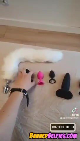 Summer – Banned Nude Tease College Girl On Tiktok