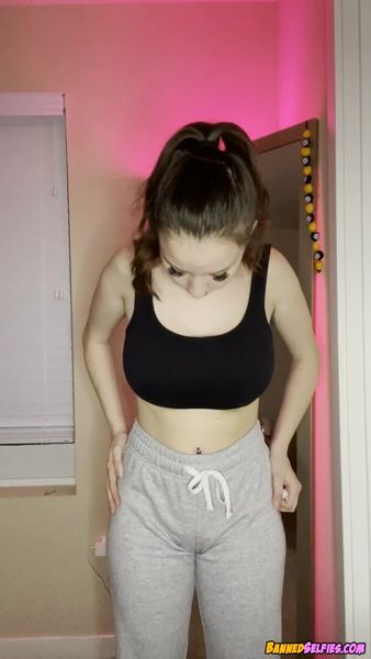 Dania &#8211; Perfect Bodied Teen Strips On Tiktok