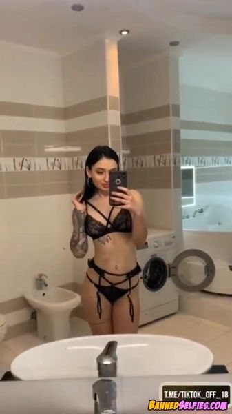 Taniya – Amazing Nude College Girl