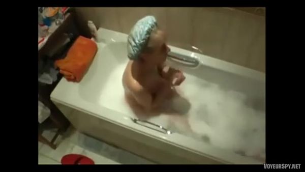 Great Masturbation While Taking A Bath Vbadeo