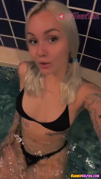 Alisson – Epic 20 Years Old Cheerleader Babe Nude Tiktok Selfie