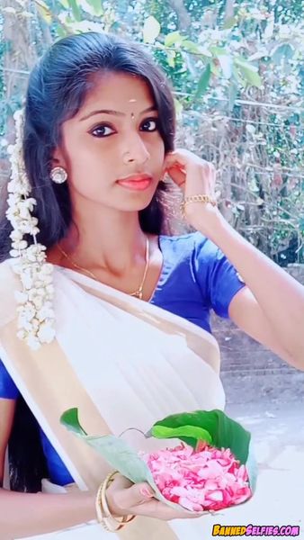 Anna – 22 Years Old Girl Teases Perfect Body