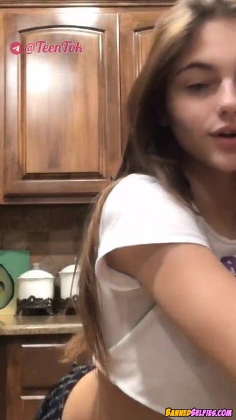 Aubree – 20 Year Old College Babe Nude On Tiktok