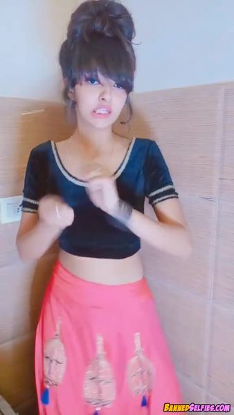 Cali – Banned Nude Tease 18 Years Old On Tiktok