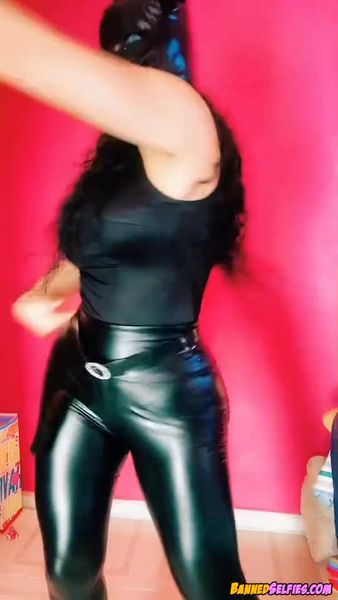 Catherine – Quick Nude Tease 18 Years Old On Tiktok