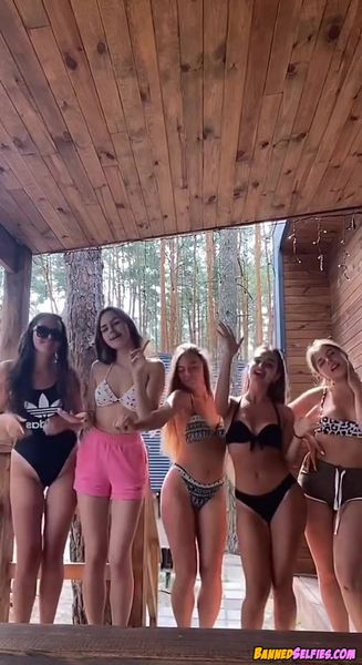 Eileen – Amazing 22 Years Old College Girl Nude Instagram Selfie