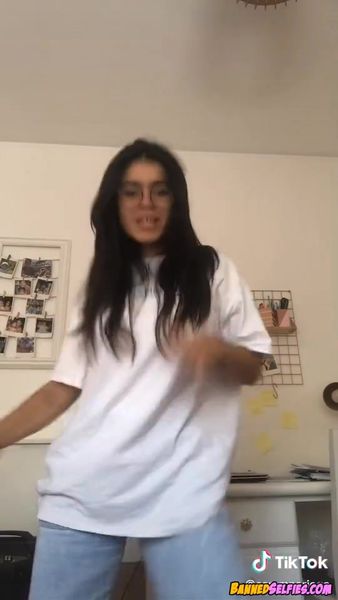 Estrella – Shy Highschool Girl First Time Nude Selfie