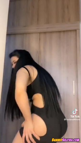 Itzel – Amazing 22 Years Old Cheerleader Babe Nude Instagram Selfie