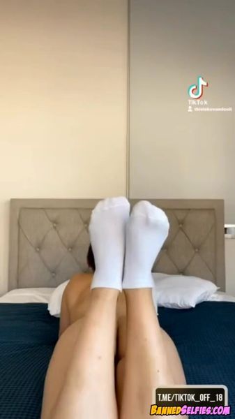 Lorelai – Amazing Nude Highschool Teen
