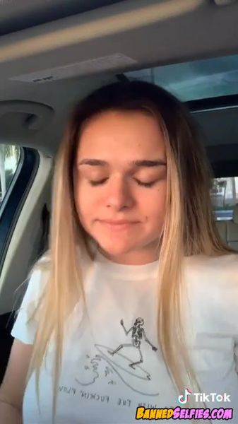 Lorelei – Epic 18 Years Old Teen Babe Nude Instagram Selfie