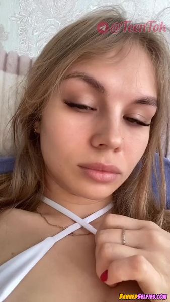Maeve – Innocent Little Girl Nude Selfie