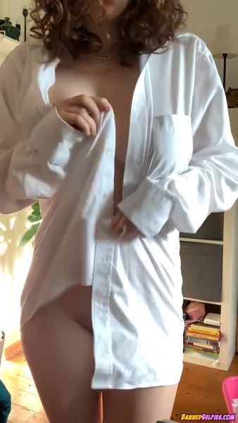 Maritza – Young Girl Talked Into Nude Selfie By Complete Stranger