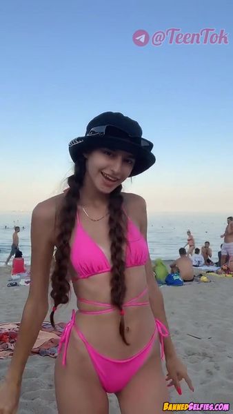 Mira – Amazing 19 Years Old College Girl Nude Selfie
