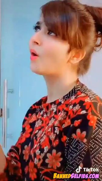 Miranda – Amazing 21 Years Old College Girl Nude Tiktok Selfie