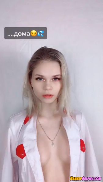 Monique – Young Babe Strips And Shows On Tiktok