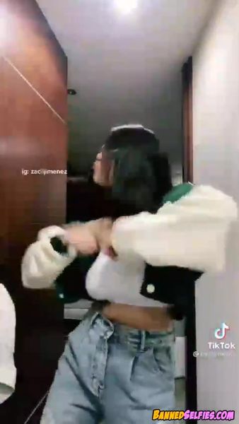 Monserrat – Epic 19 Years Old Cheerleader Girl Nude Tiktok Selfie