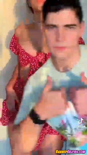 Morgan – Quick Tease Highschool Teen On Tiktok