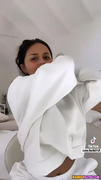 Nicole – Horny Drunk Babe On Tiktok