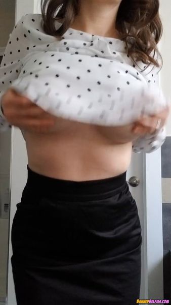 Shyann – Amazing 18 Years Old College Babe Nude Tiktok Selfie