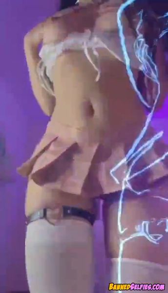 Willow – Banned Nude Tease Shy Teen On Tiktok