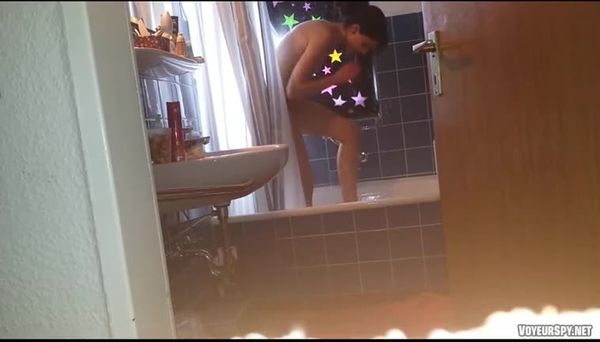 Roommate Secretly Filmed In The Shower Vbaiyw