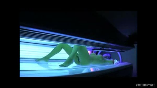 Spy Camera Caught Hot Girl Masturbating In Solarium Vbajpt